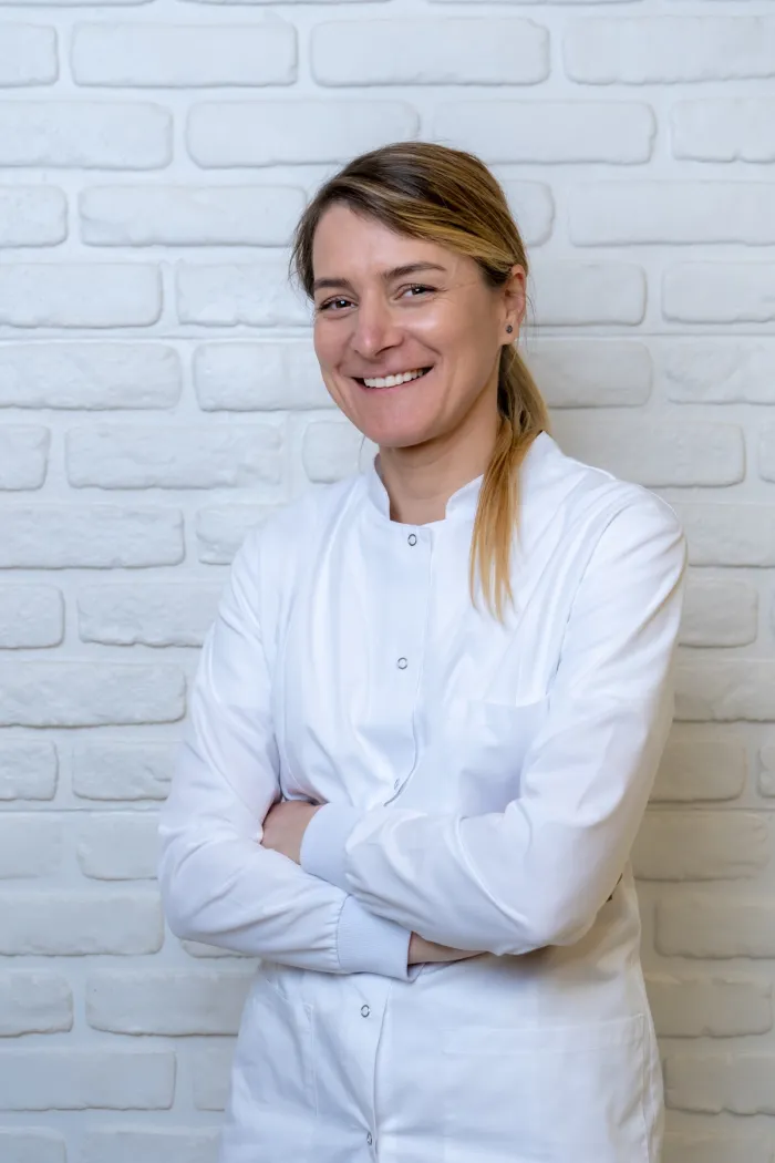 Dr. Kaucz Noémi - medic stomatolog, competență endodonție
